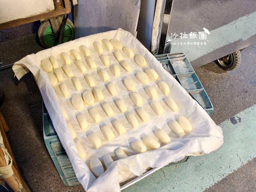 無名手工饅頭40年老字號,每日限量2小時,8顆35元! 3 無名手工饅頭40年老字號,每日限量2小時,8顆35元!