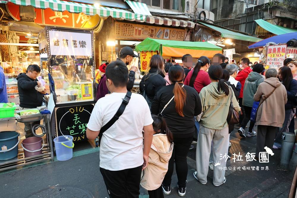 三和夜市無名手工饅頭40年老字號，每日限量2小時，8顆40元！