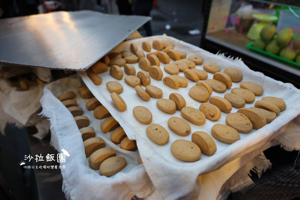 三和夜市無名手工饅頭40年老字號，每日限量2小時，8顆40元！