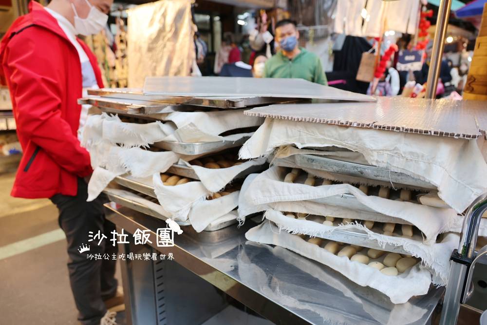 三和夜市無名手工饅頭40年老字號，每日限量2小時，8顆40元！