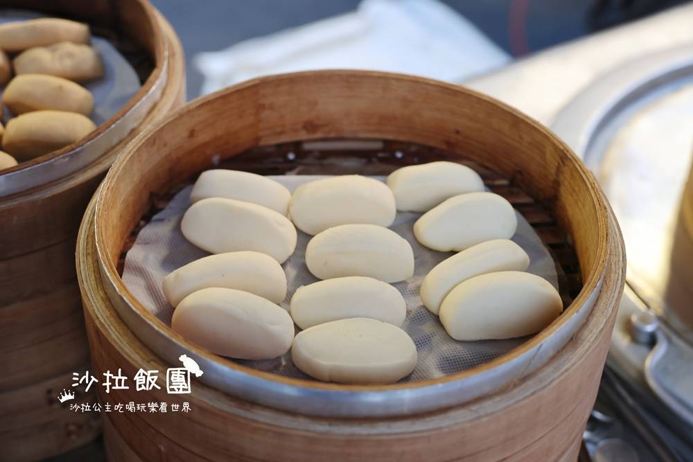三和夜市無名手工饅頭40年老字號，每日限量2小時，8顆40元！