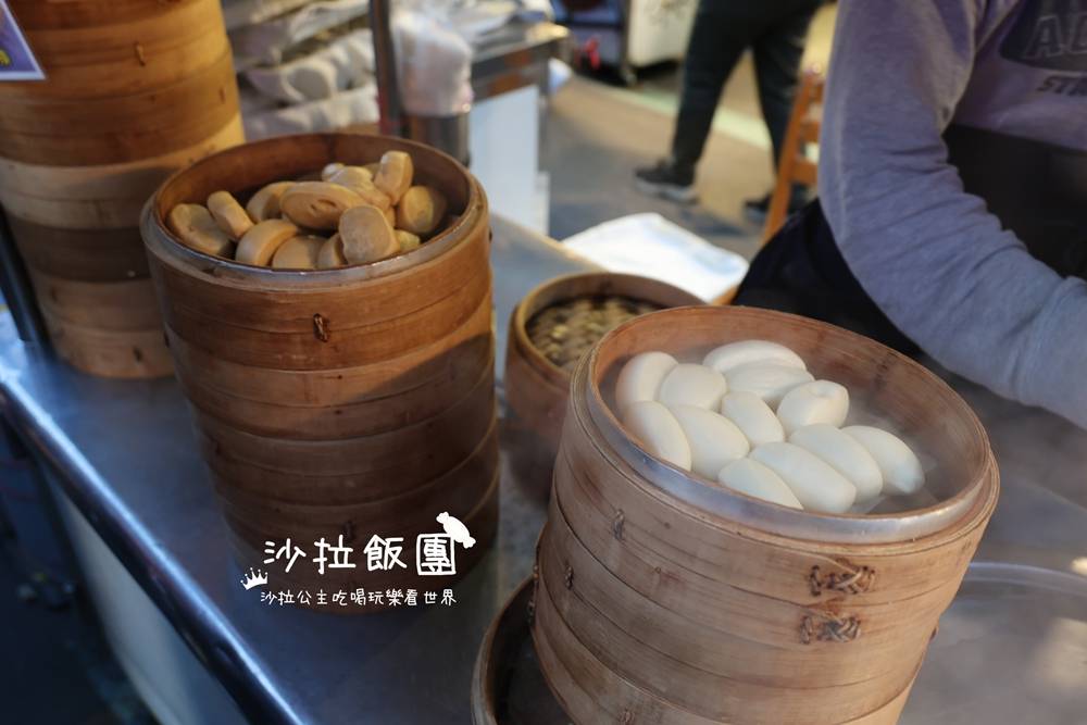 三和夜市無名手工饅頭40年老字號，每日限量2小時，8顆40元！