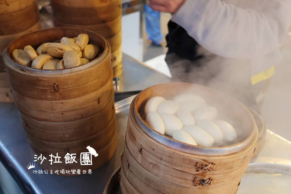 三和夜市無名手工饅頭40年老字號，每日限量2小時，8顆40元！