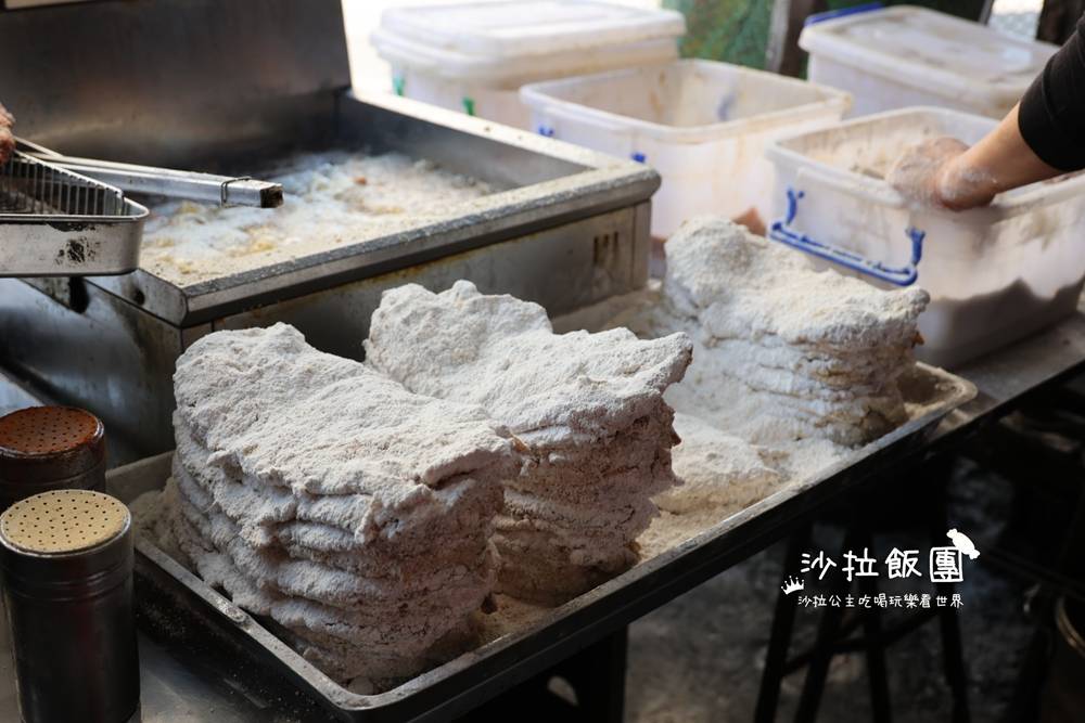 三重火烤香雞排一週只開三天，比臉還大的排隊雞排