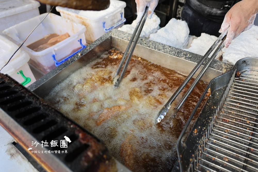 三重火烤香雞排一週只開三天，比臉還大的排隊雞排