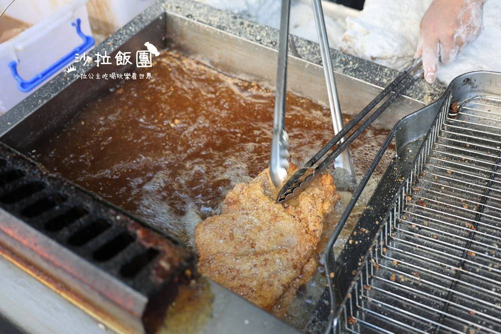 三重火烤香雞排一週只開三天，比臉還大的排隊雞排