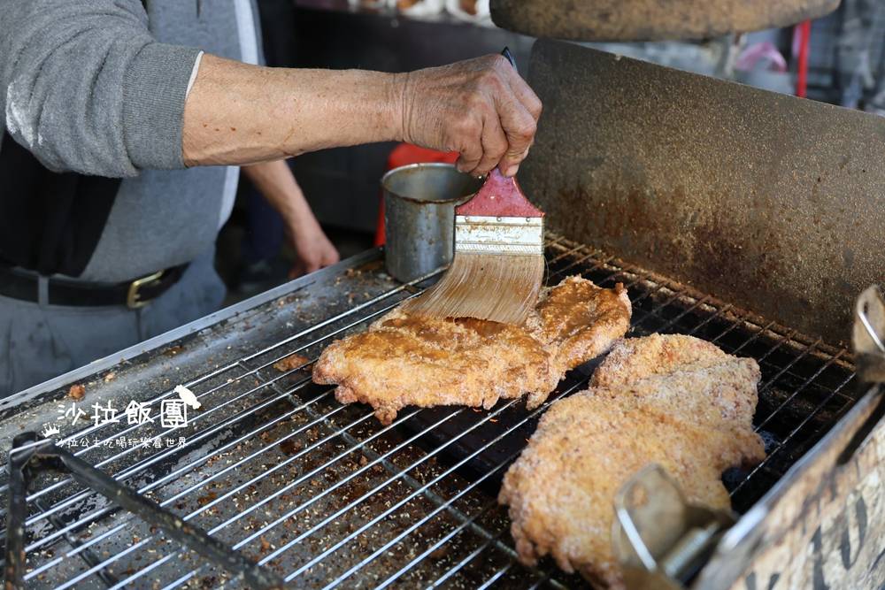三重火烤香雞排一週只開三天，比臉還大的排隊雞排