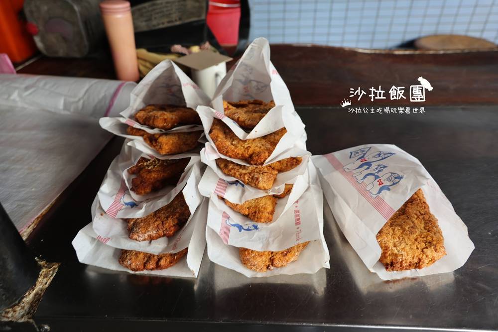 三重火烤香雞排一週只開三天，比臉還大的排隊雞排