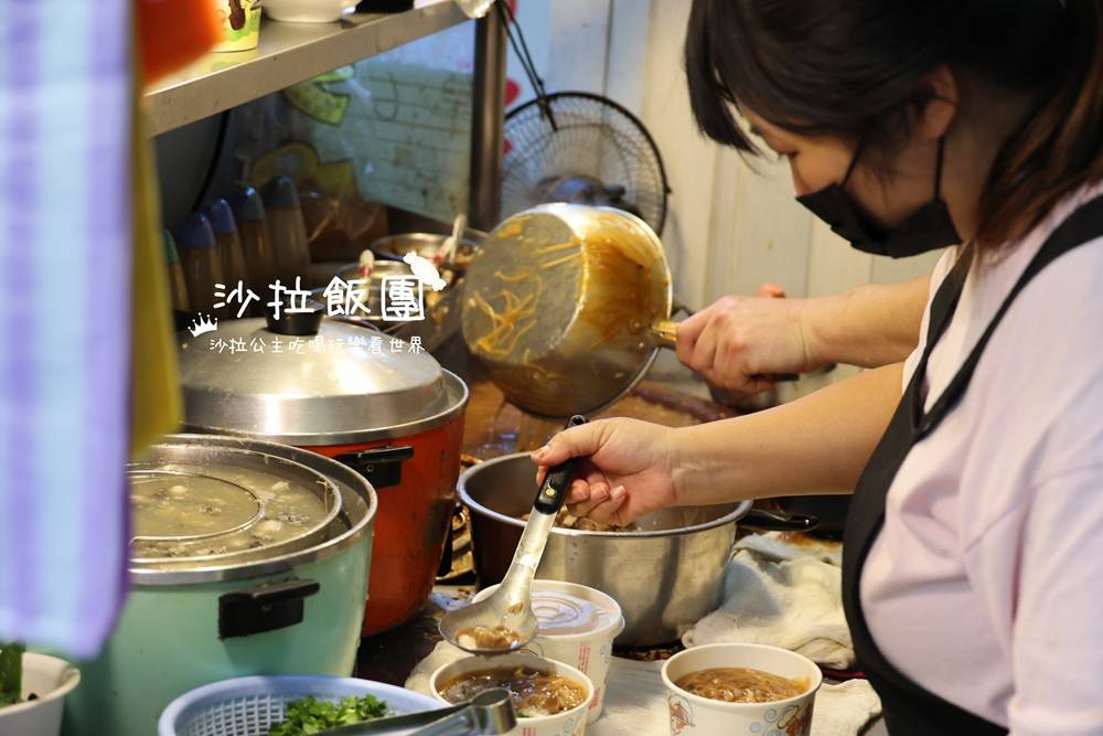 『三重橋頭麵線』隱身巷弄的在地早餐，九層塔隨你加！