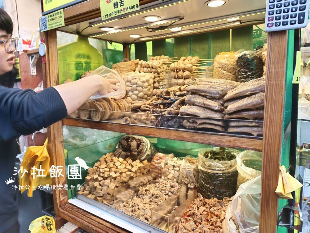 西門町排隊滷味!萬國滷味越晚人越多的人氣老攤 4 西門町排隊滷味!萬國滷味越晚人越多的人氣老攤