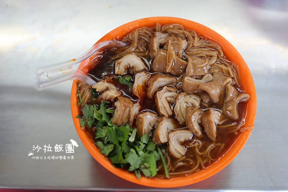 大腸鋪滿超霸氣!在地人推爆的巷弄老店 1 大腸鋪滿超霸氣!在地人推爆的巷弄老店