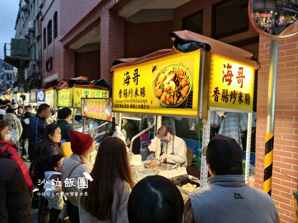 香腸炒米腸,鐵板現炒香氣逼人 2 香腸炒米腸,鐵板現炒香氣逼人