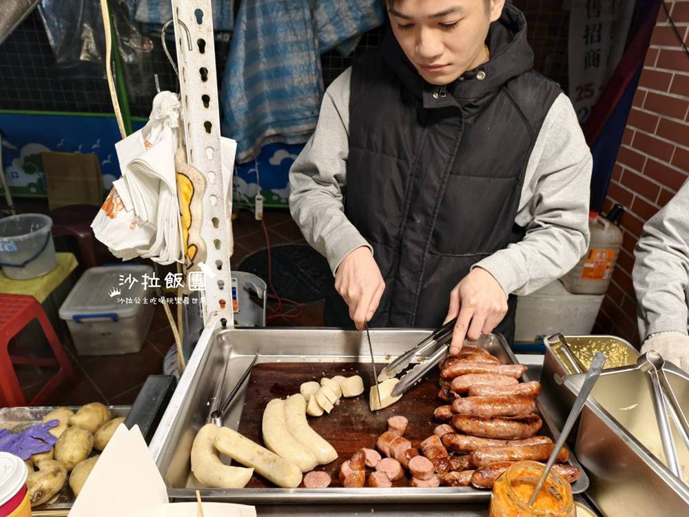 香腸炒米腸,鐵板現炒香氣逼人 3 香腸炒米腸,鐵板現炒香氣逼人