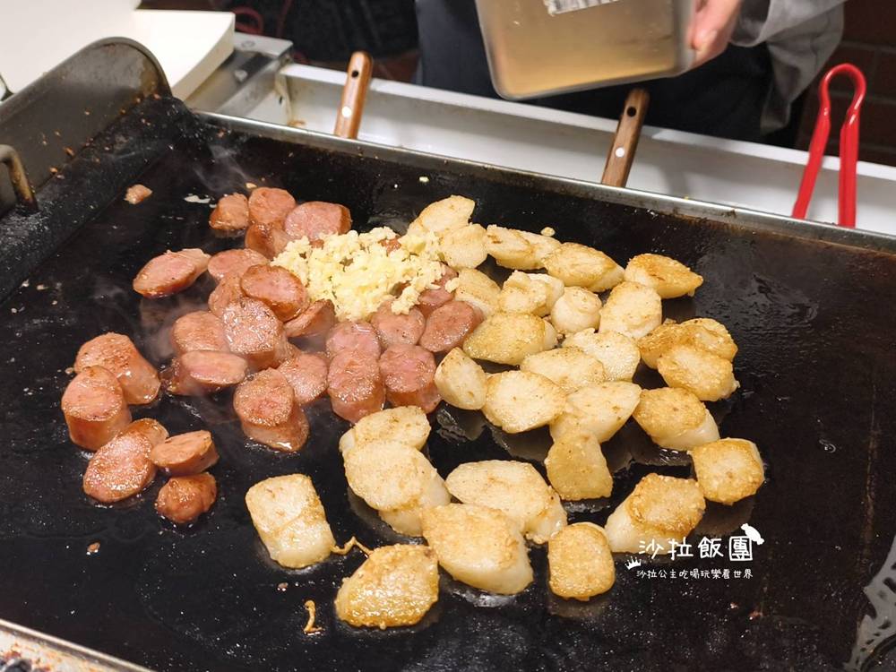 香腸炒米腸,鐵板現炒香氣逼人 6 香腸炒米腸,鐵板現炒香氣逼人