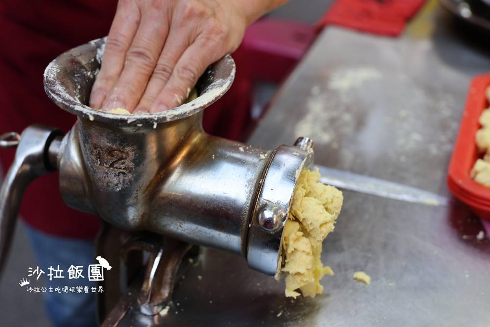 三和夜市美食『正庒老牌嘉義蕃薯球』假日必排療癒系小吃 4 三和夜市美食『正庒老牌嘉義蕃薯球』假日必排療癒系小吃