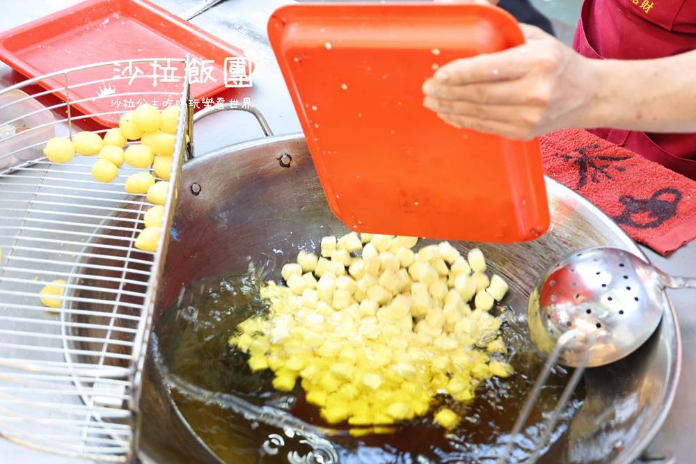 三和夜市美食『正庒老牌嘉義蕃薯球』假日必排療癒系小吃 7 三和夜市美食『正庒老牌嘉義蕃薯球』假日必排療癒系小吃