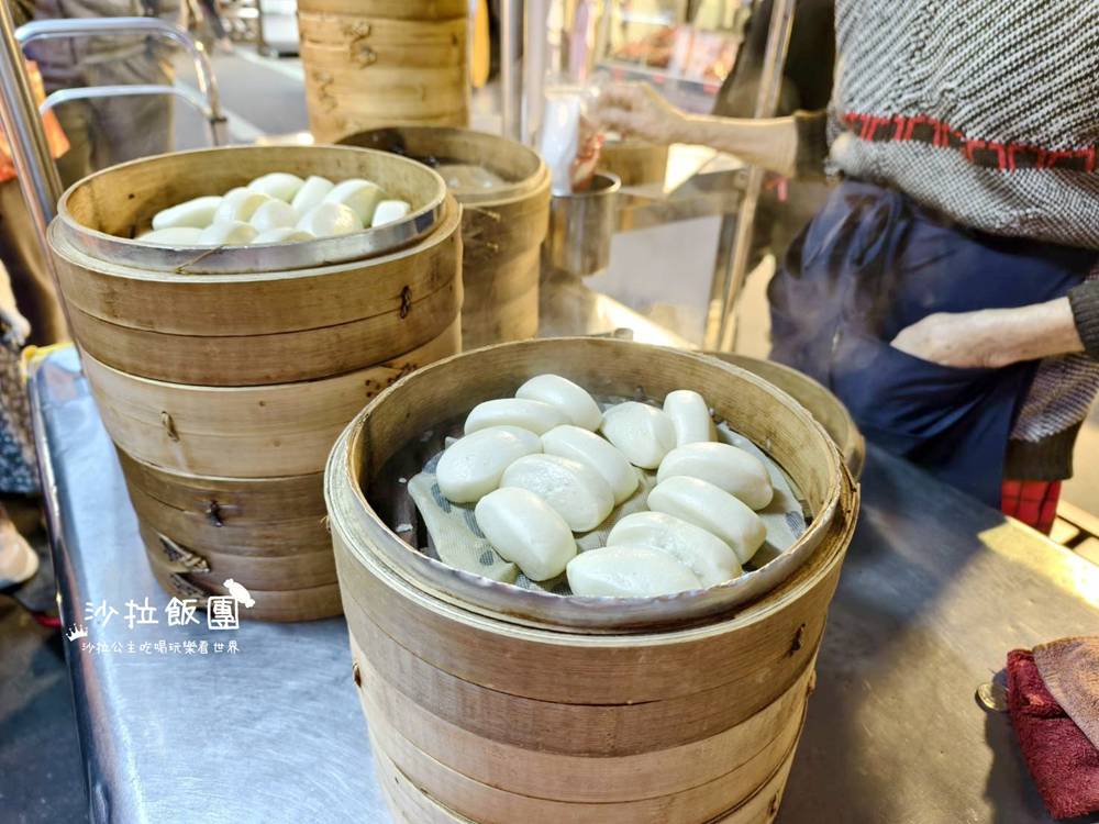 三和夜市無名手工饅頭40年老字號，每日限量2小時，8顆40元！