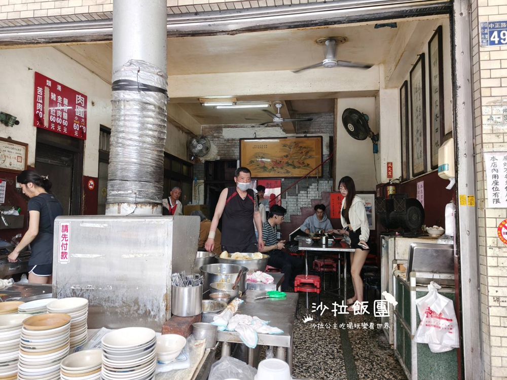 在地人激推！還沒開門就排隊的酥炸肉圓名店