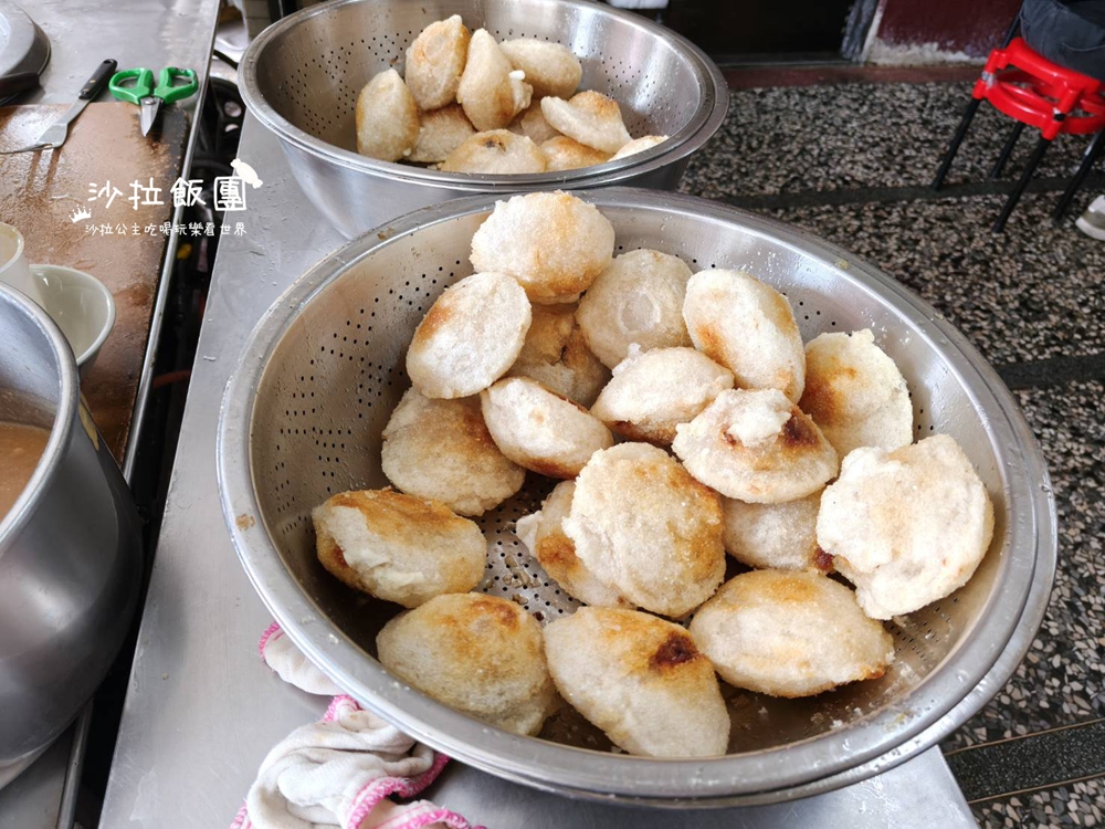 在地人激推！還沒開門就排隊的酥炸肉圓名店