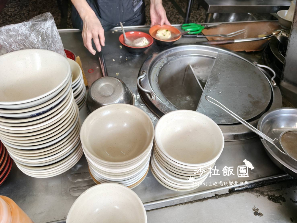 在地人激推！還沒開門就排隊的酥炸肉圓名店