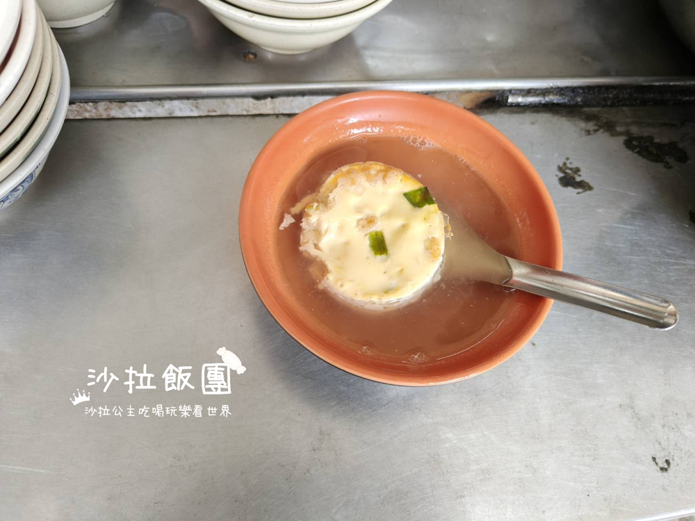 在地人激推！還沒開門就排隊的酥炸肉圓名店