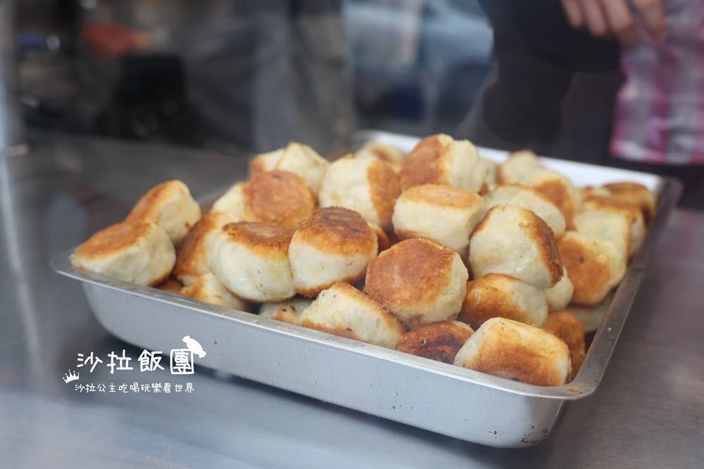 搬家後重新營業！現包現煎一顆8元，脆底高麗菜水煎包