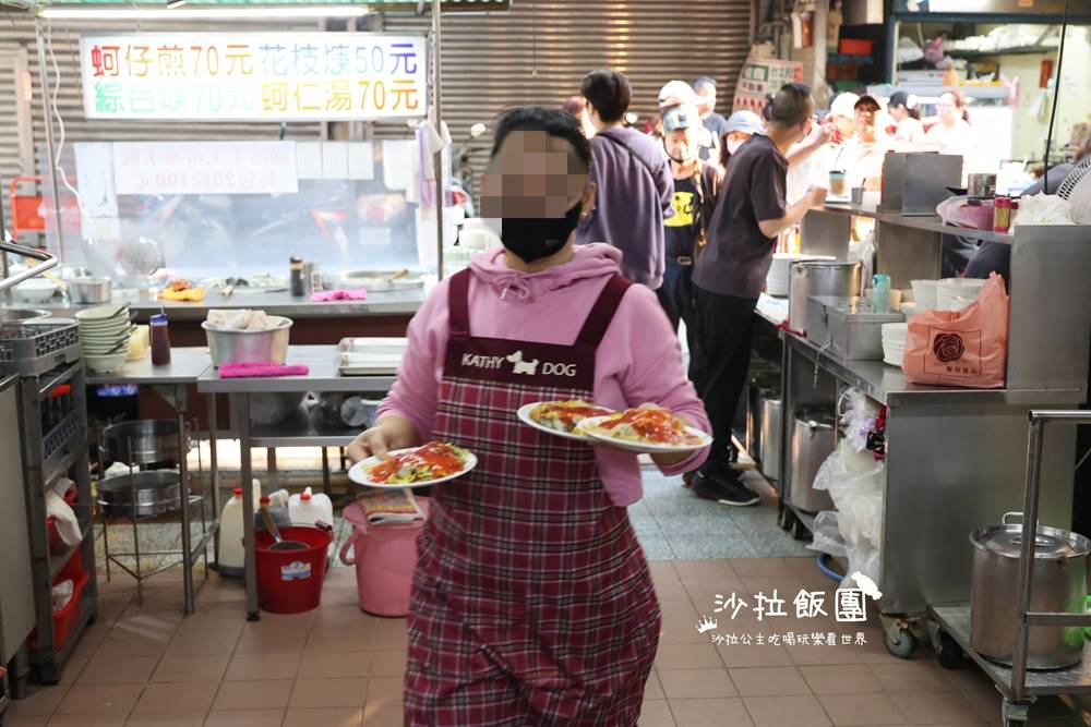 在地人吃的蚵仔煎，兩口鍋齊開還是等！