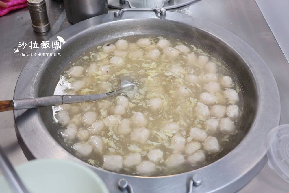 在地人吃的蚵仔煎，兩口鍋齊開還是等！