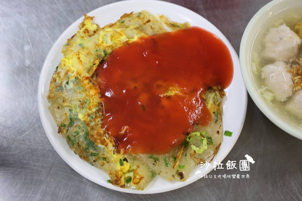 在地人吃的蚵仔煎，兩口鍋齊開還是等！