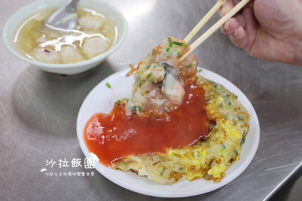 在地人吃的蚵仔煎，兩口鍋齊開還是等！