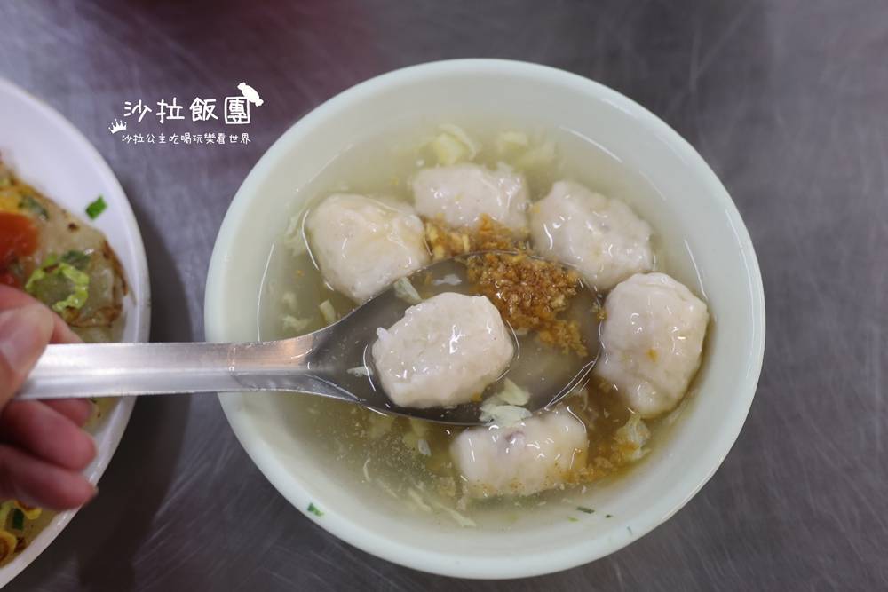 在地人吃的蚵仔煎，兩口鍋齊開還是等！