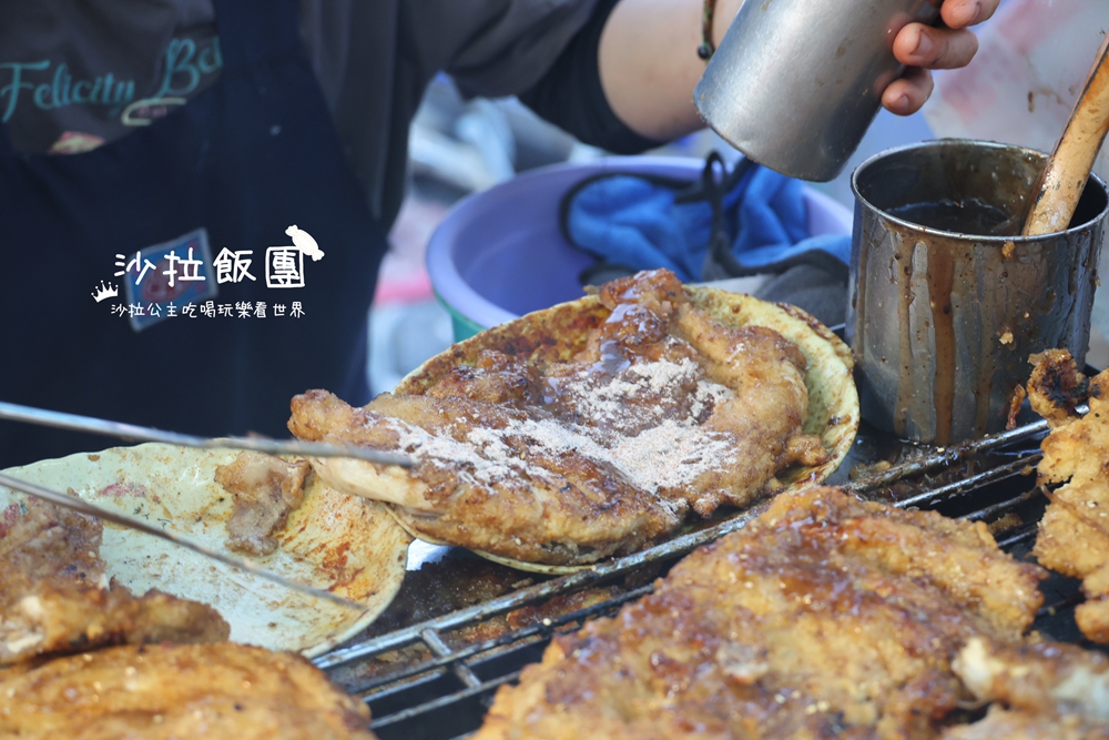 堆成肉山的超狂雞排，先炸後烤香氣十足