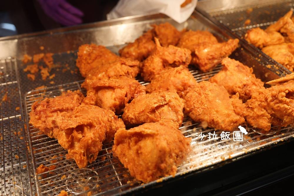 脆皮人氣炸雞，現炸雞腿香酥多汁