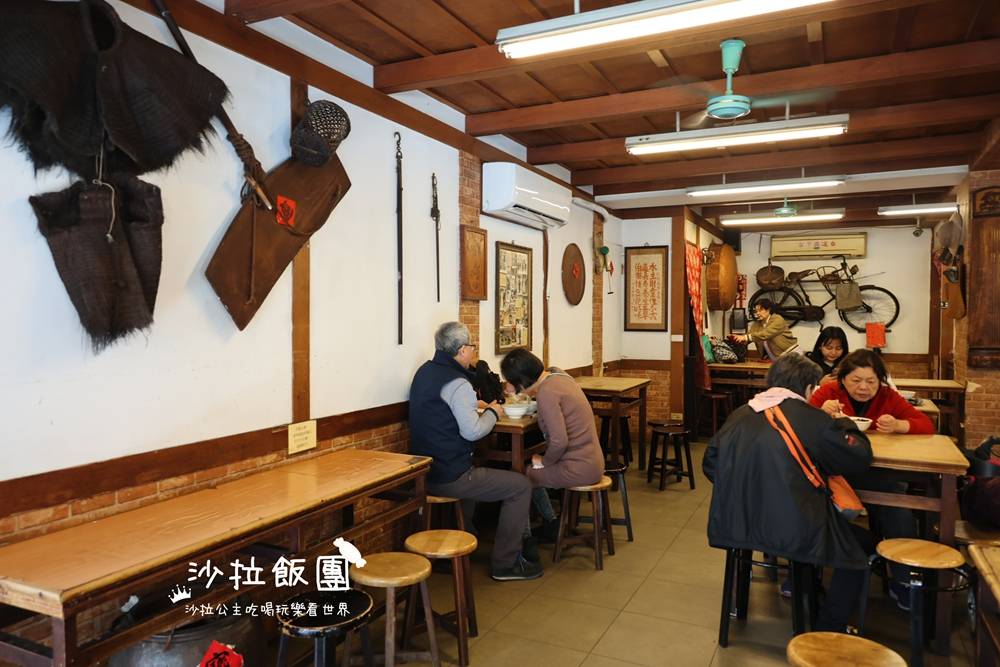 排隊甜品名店！古早味黑糖燒麻糬、料滿滿八寶冰