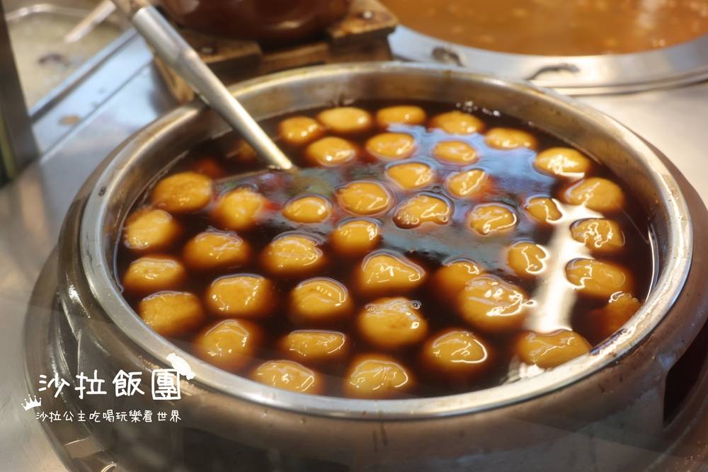 排隊甜品名店！古早味黑糖燒麻糬、料滿滿八寶冰