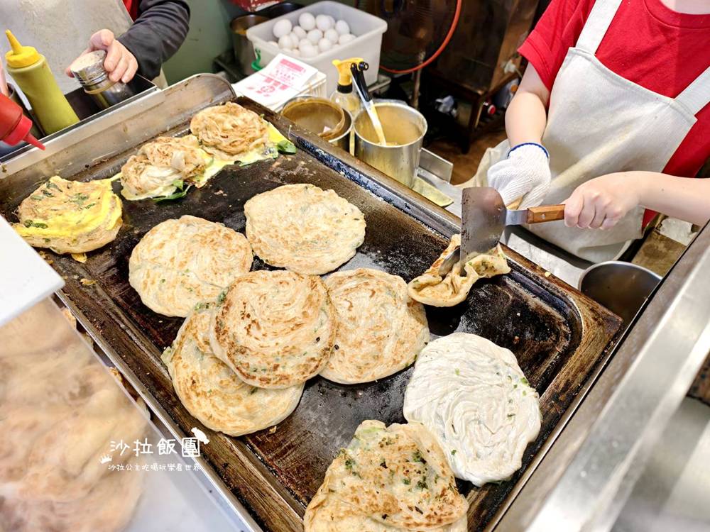 現壓現煎香氣四溢，學生與遊客都愛的排隊小吃