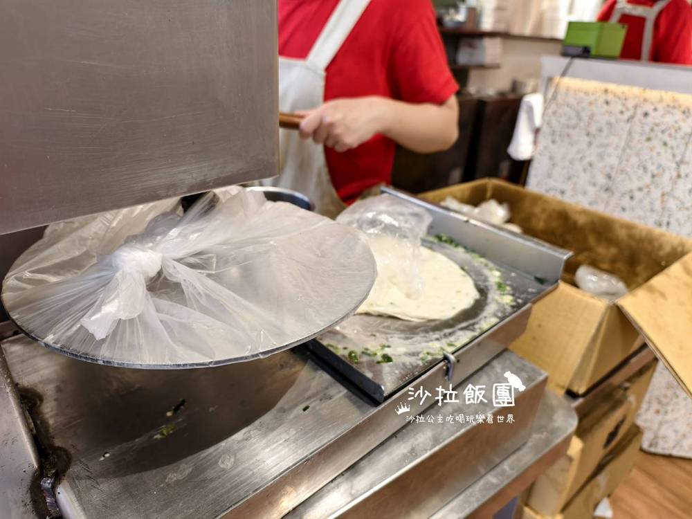 現壓現煎香氣四溢，學生與遊客都愛的排隊小吃