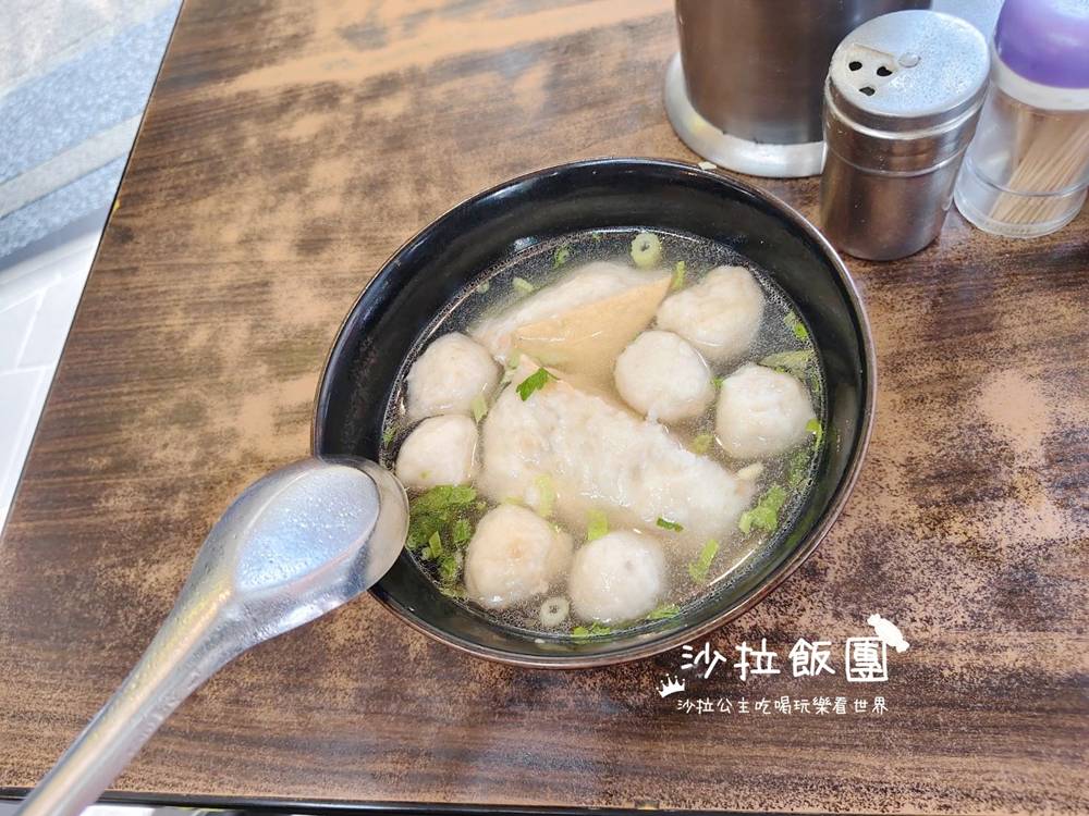 基隆隱藏版老店！一吃成主顧，在地人都避開尖峰來吃