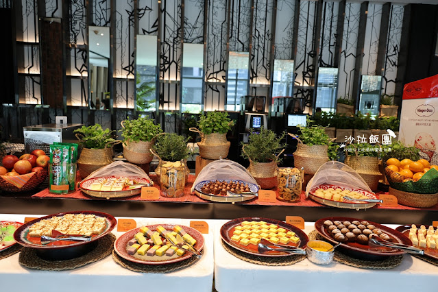 台北吃到飽『泰市場海鮮自助餐廳』天使紅蝦、甜蝦、干貝、極厚蝦餅、泰式奶茶通通吃到飽