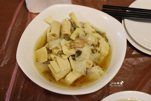 陽明山美食竹子湖高人氣土雞『冠宸食館』11點就爆滿 29 陽明山美食竹子湖高人氣土雞『冠宸食館』11點就爆滿