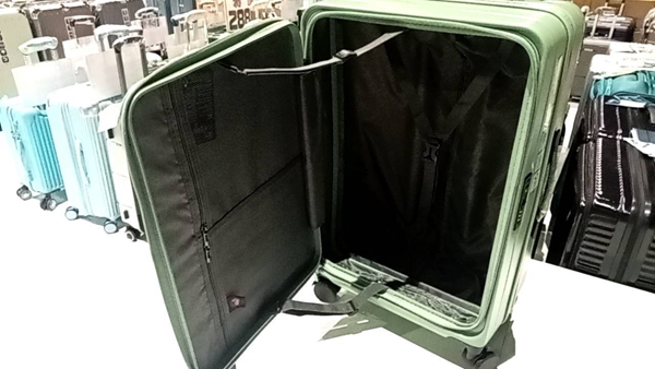 桃園龍潭渴望會館行李箱特賣會，行李箱最低990元起，有胖胖箱、前開式行李箱