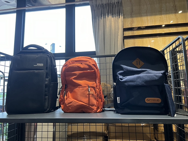 【嘉義新港】行李箱特賣會,工廠直營廠拍最低990元起,胖胖箱、前開式行李箱、後背包 41 【嘉義新港】行李箱特賣會,工廠直營廠拍最低990元起,胖胖箱、前開式行李箱、後背包