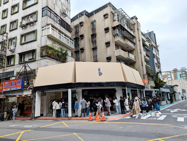 BLIKE台中最美奶茶店插旗東區延吉街,排了一小時才買到 18 BLIKE台中最美奶茶店插旗東區延吉街,排了一小時才買到