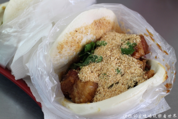 三重排隊人氣美食『無店名刈包』三重小吃/四神湯/食尚玩家介紹/尾牙刈包/自強路 11 三重排隊人氣美食『無店名刈包』三重小吃/四神湯/食尚玩家介紹/尾牙刈包/自強路