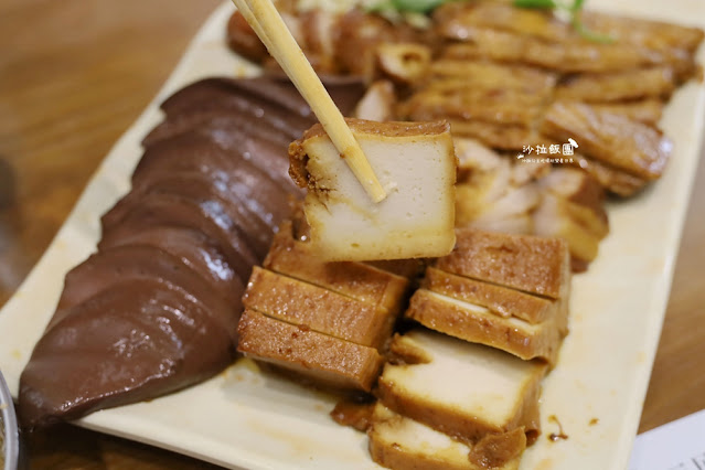 礁溪人氣爆棚大滷鍋『三民大飯店』一天只營業五小時、大碗又便宜 45 礁溪人氣爆棚大滷鍋『三民大飯店』一天只營業五小時、大碗又便宜