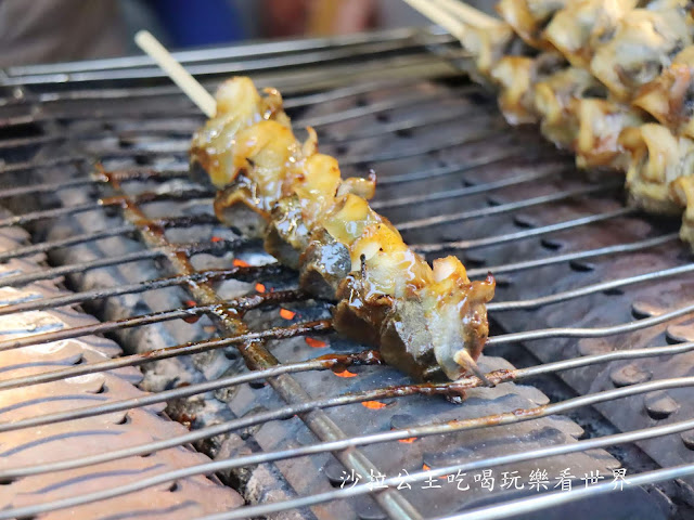士林夜市美食/小吃『燒烤杏鮑菇』『北海道鹽烤帝王螺』『亞米亞米仙草奶凍/紅茶專賣』 23 士林夜市美食/小吃『燒烤杏鮑菇』『北海道鹽烤帝王螺』『亞米亞米仙草奶凍/紅茶專賣』