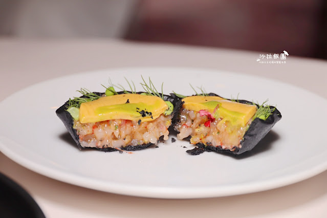 台北必吃牛排，營造郵輪船艙地中海藍白風格，好吃的頂級牛排