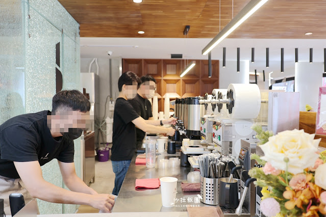 BLIKE台中最美奶茶店插旗東區延吉街,排了一小時才買到 15 BLIKE台中最美奶茶店插旗東區延吉街,排了一小時才買到