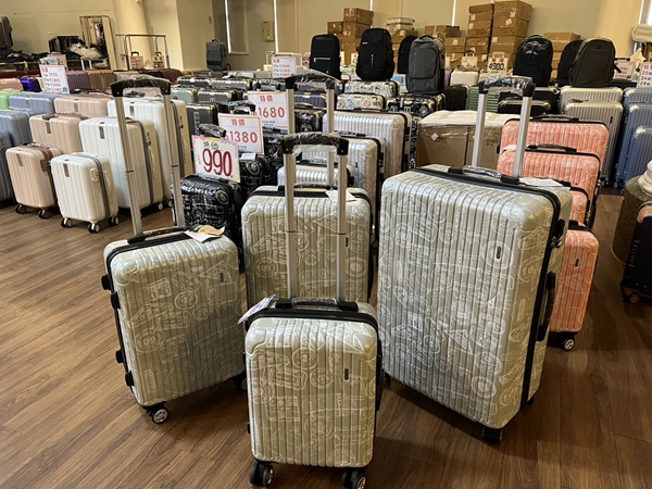 台中豐原行李箱特賣會,工廠直營廠拍990元起,包包、公事包通通有 6 台中豐原行李箱特賣會,工廠直營廠拍990元起,包包、公事包通通有
