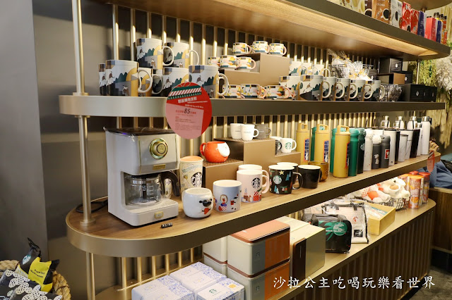 全台第一間進駐飯店的『星巴克(時代寓所門市)』銅面圓管線條打造藝術中島吧檯 9 全台第一間進駐飯店的『星巴克(時代寓所門市)』銅面圓管線條打造藝術中島吧檯